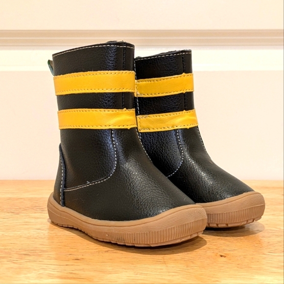 Outrageously Cute OutBak's 6/7 Children's Faux Leather Zip Boots - Picture 1 of 10